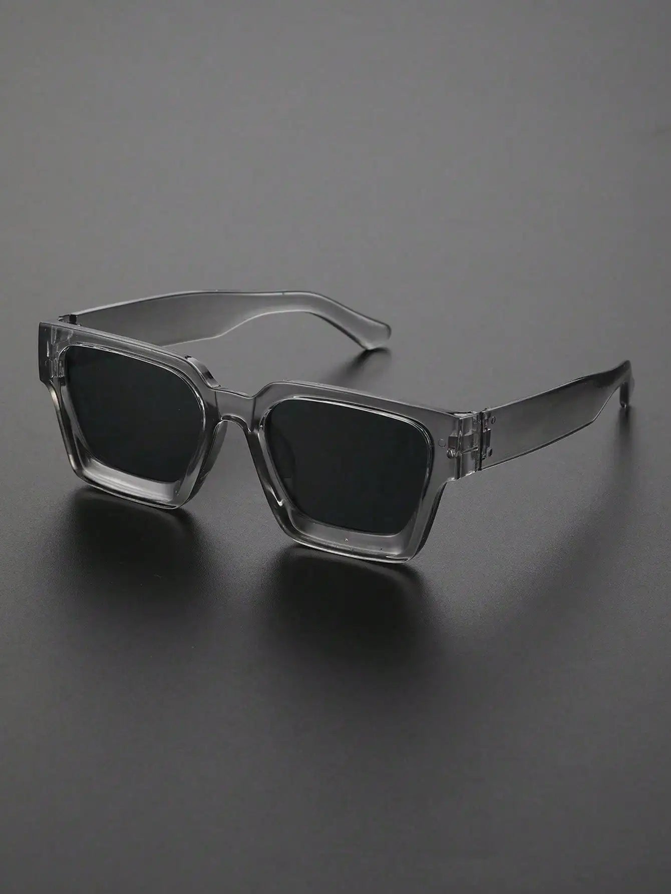 Klassische quadratische Sonnenbrille