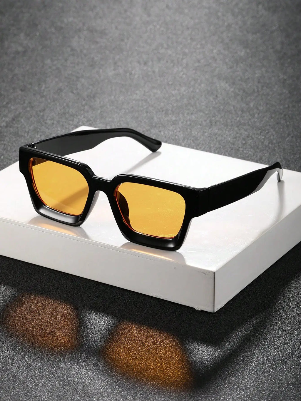 Klassische quadratische Sonnenbrille