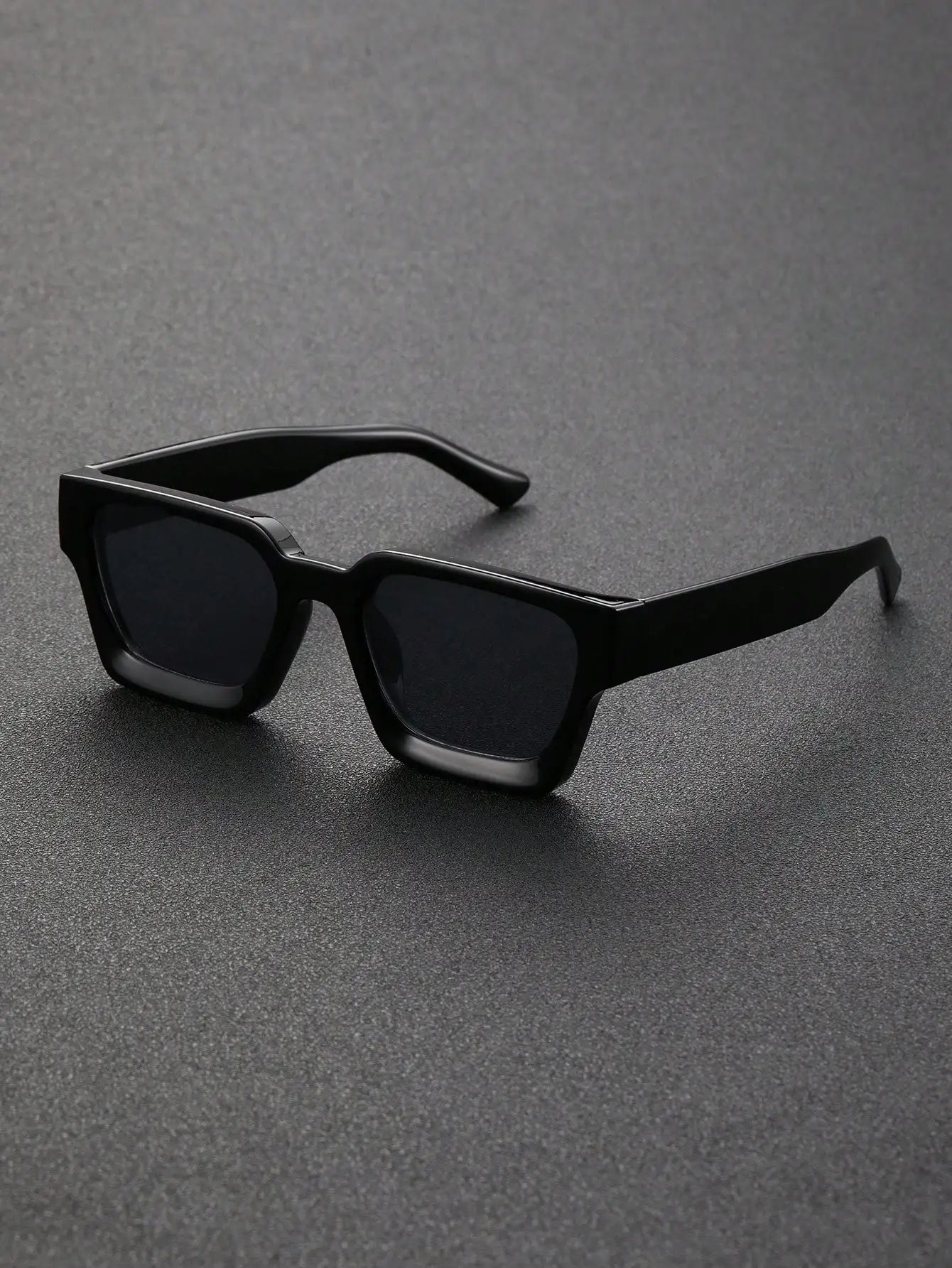 Klassische quadratische Sonnenbrille
